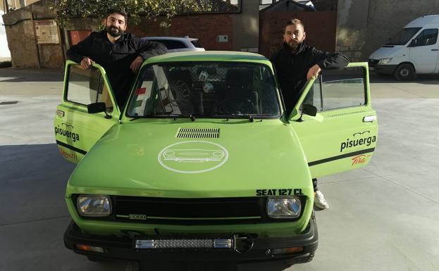 Jacob García y David Velasco con su Seat 124 preparado para el Rally Maroc Challenge 