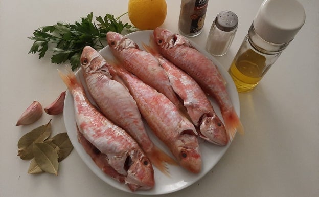 Imagen principal - Receta de salmonetes al ajillo