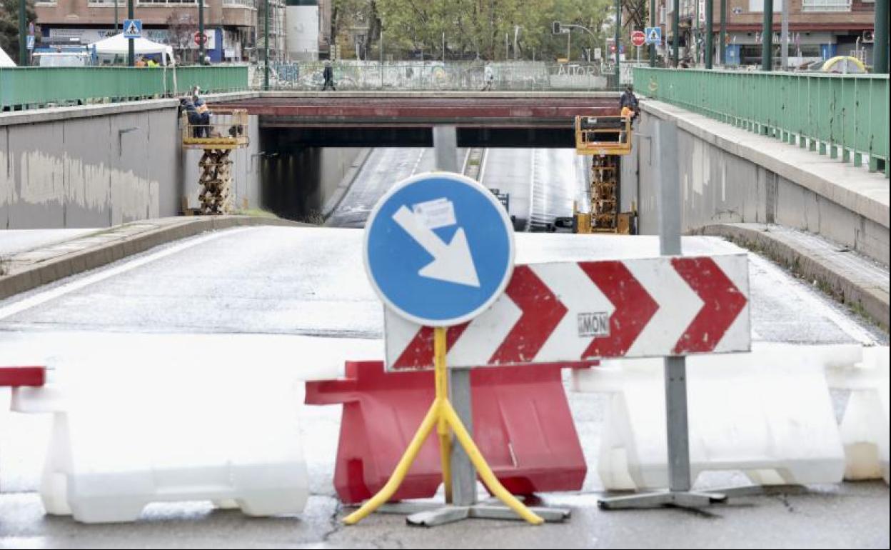 Trabajos de reposición de las vigas del túnel del lado del paseo de San Isidro. 