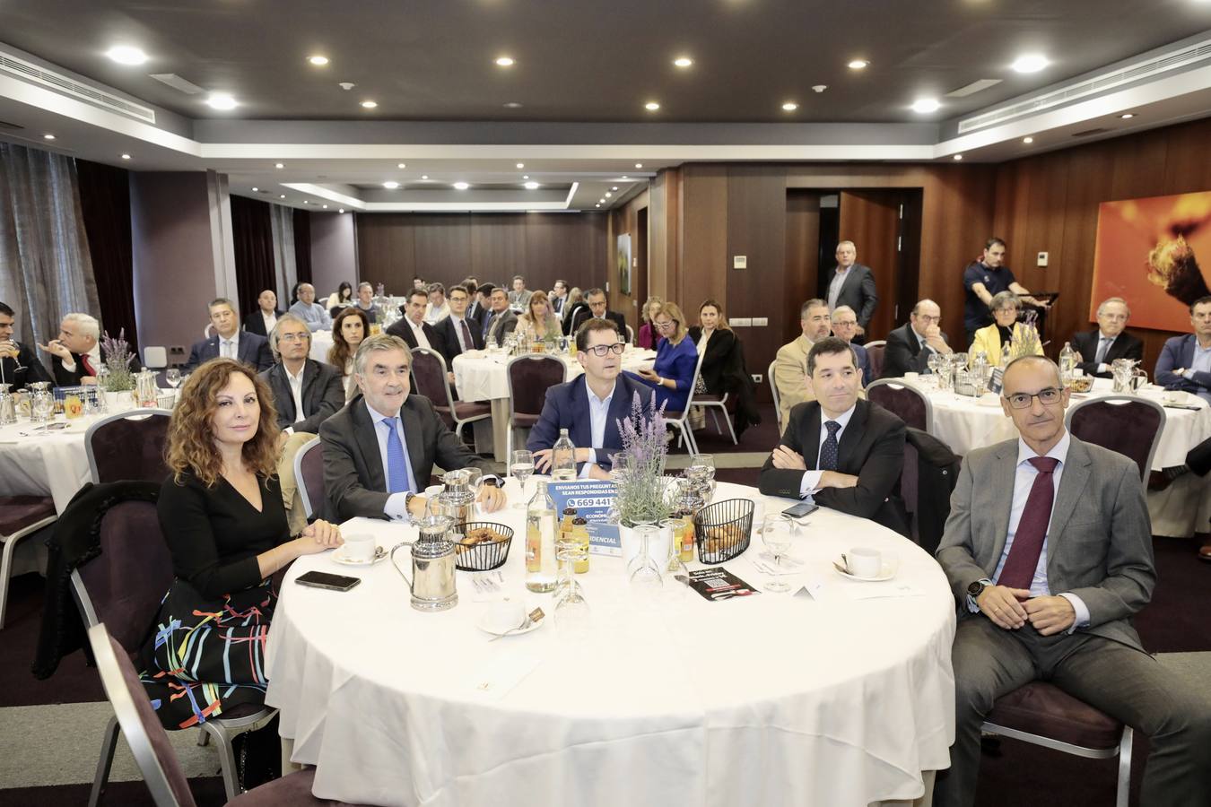 Fotos: Ignacio Marco-Gardoqui, en el Foro Económico de El Norte