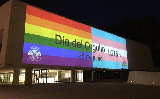 Iluminación con la bandera arcoíris en legislaturas anteriores.