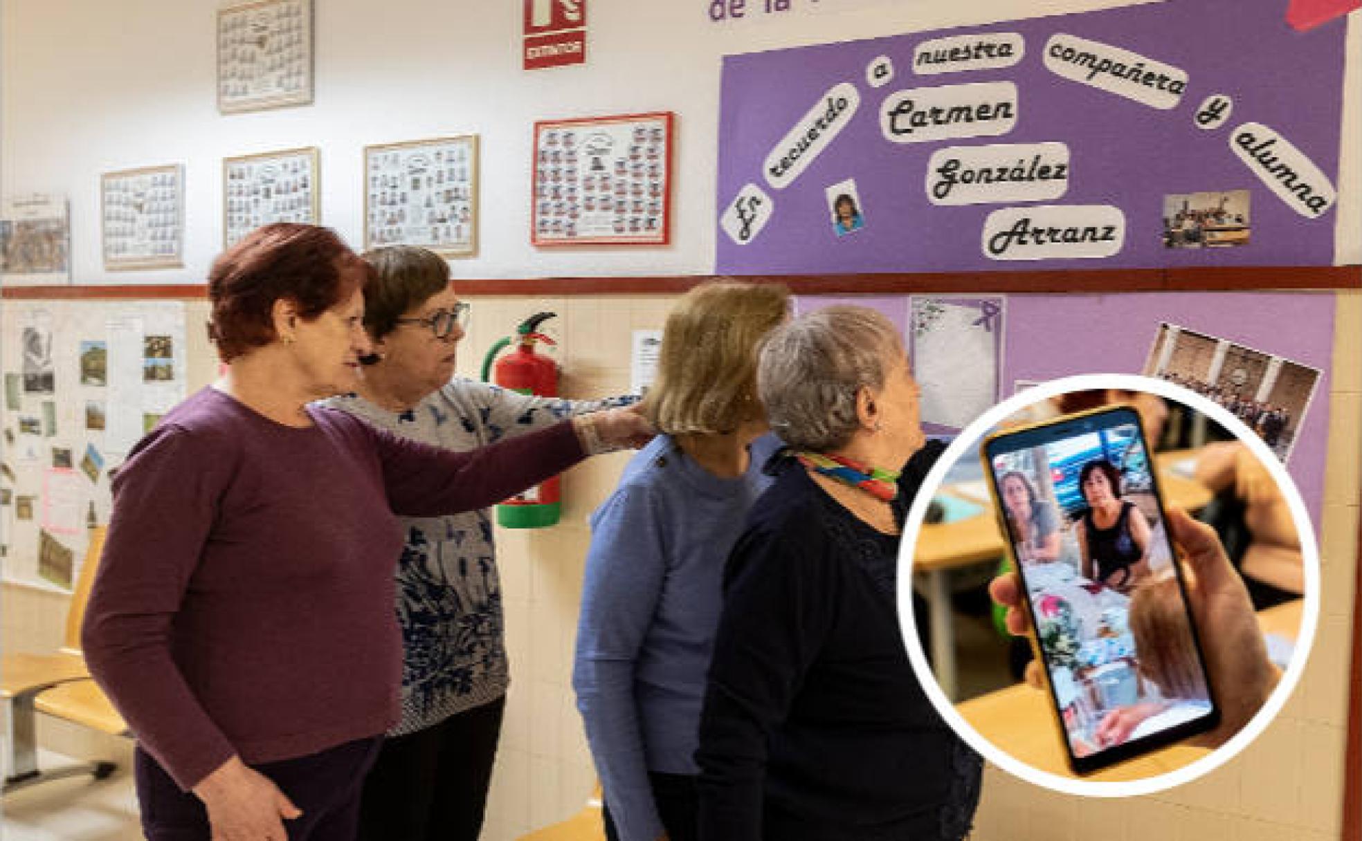 Charo, Nunci, Mari Ángeles y Pilar señalan el mural que han creado para recordar a Carmen. En el círculo, una fotografía de la víctima.