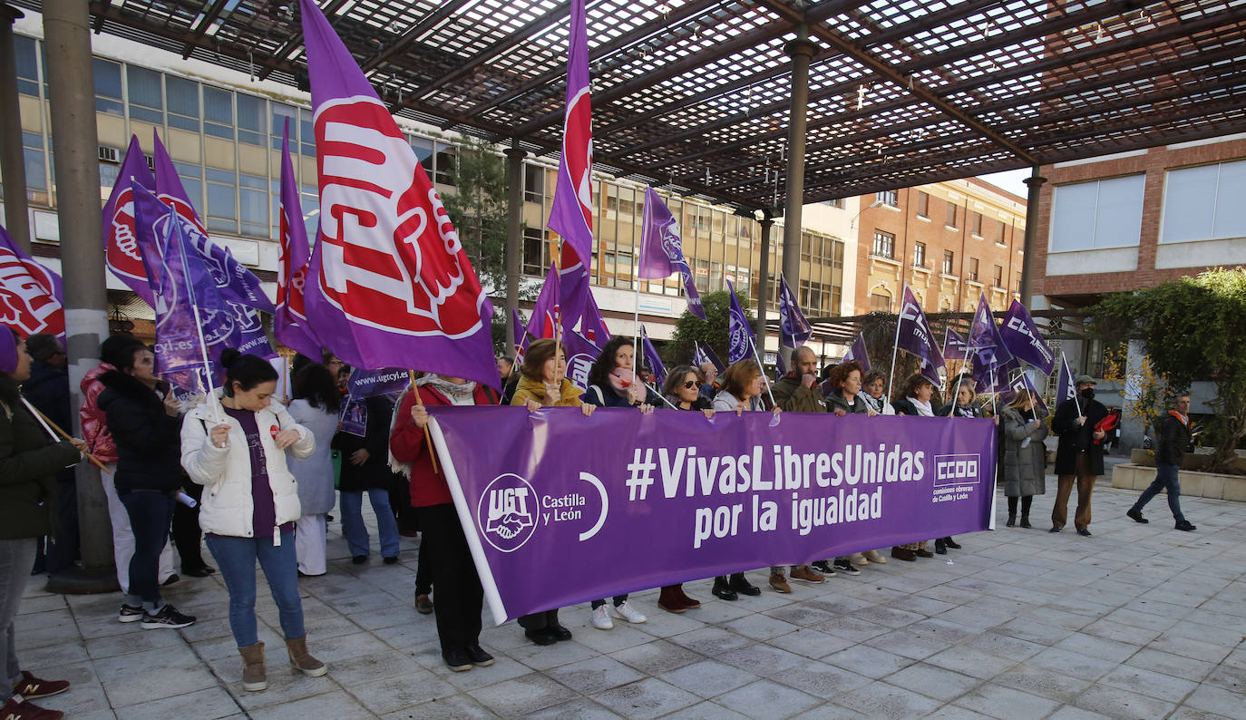 Sindicatos e instituciones salen a la calle para clamar contra la lacra de la violencia de género