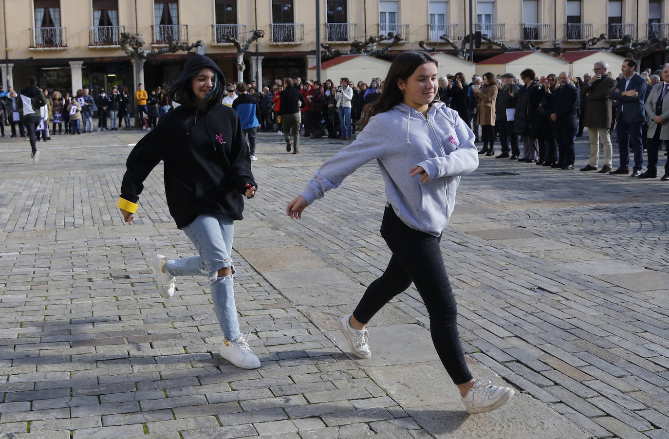 Sindicatos e instituciones salen a la calle para clamar contra la lacra de la violencia de género