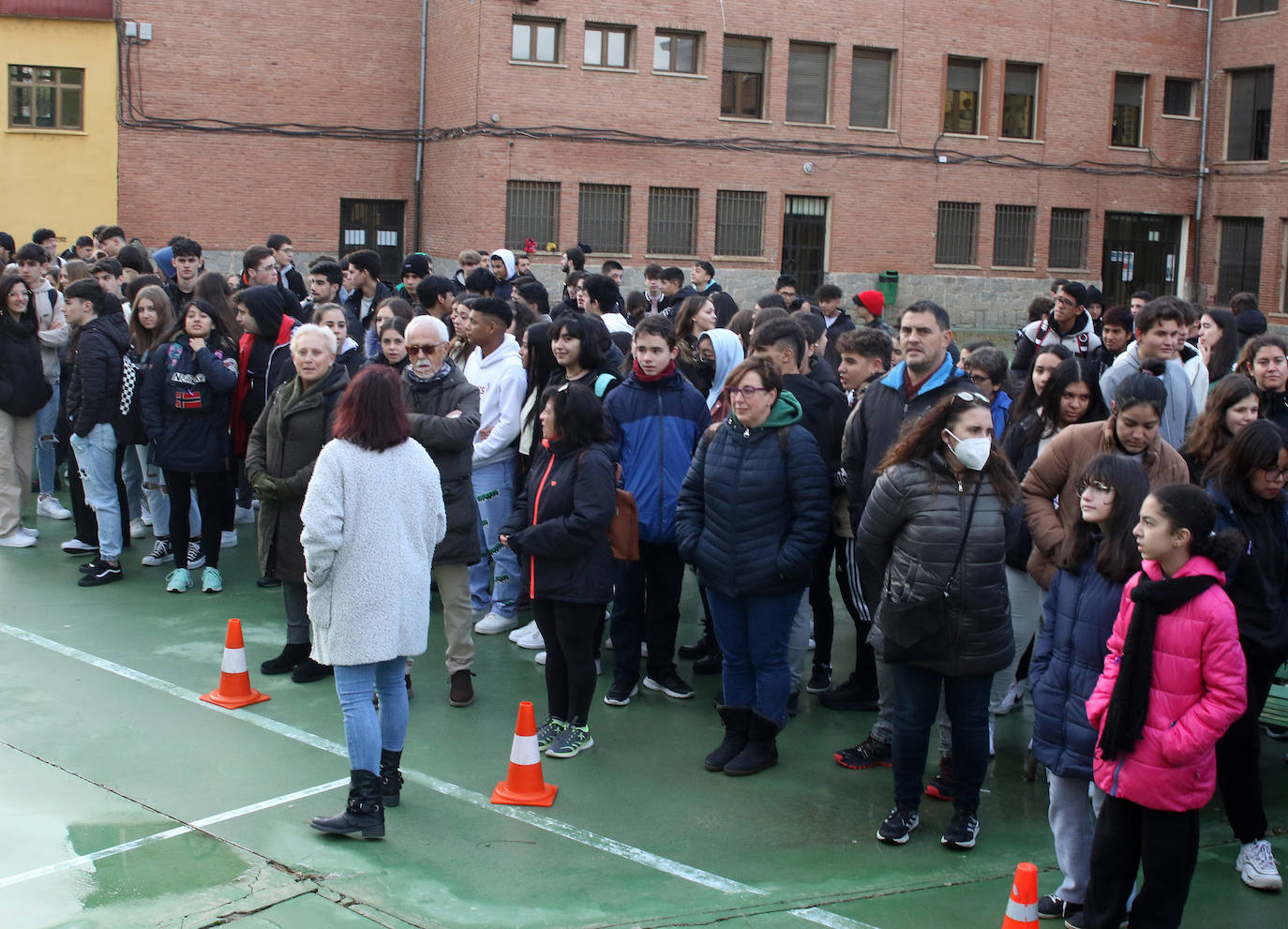 Actos contra la violencia machista en el IES Giner de los Ríos y Colegio San José.