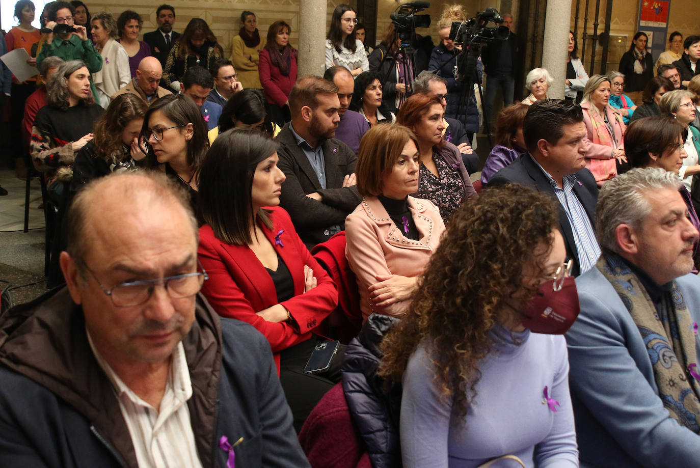 Actos del Día contra la violencia machista en el Ayuntamiento y la Diputación de Segovia. 