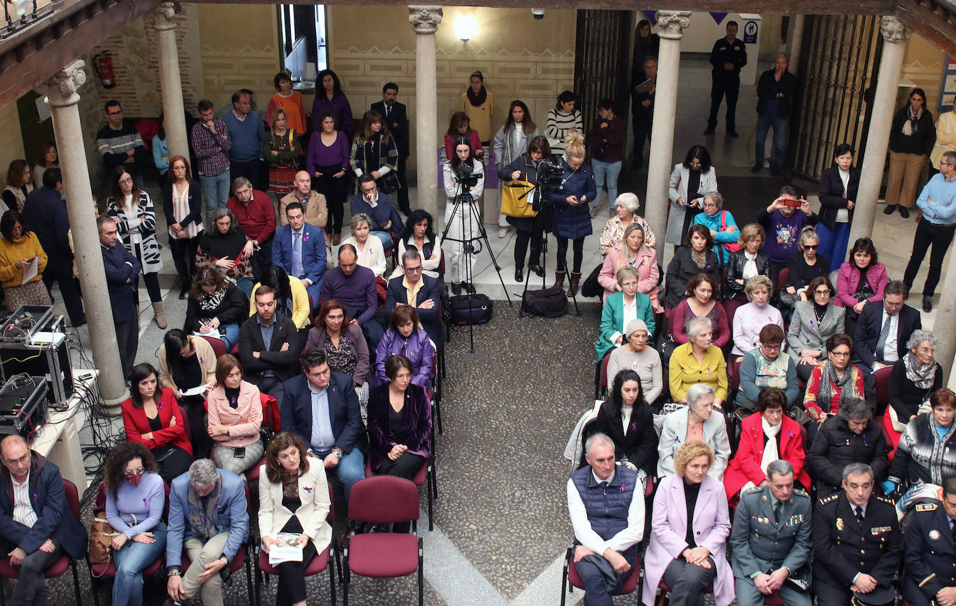 Asistentes al acto celebrado en el Palacio de la Diputación de Segovia.