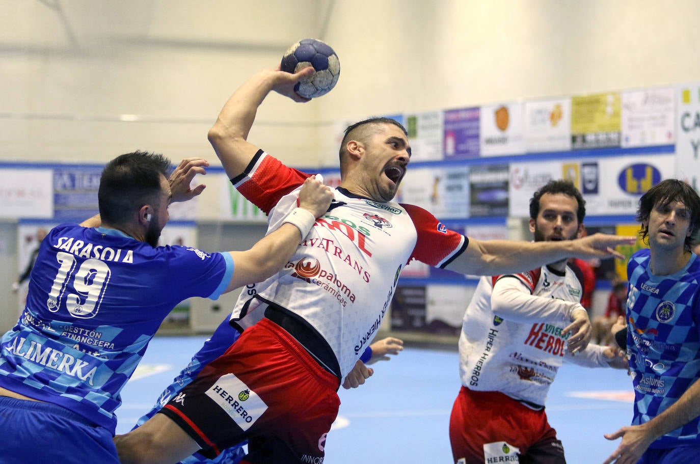 Victoria del Balonmano Nava ante Oviedo. 