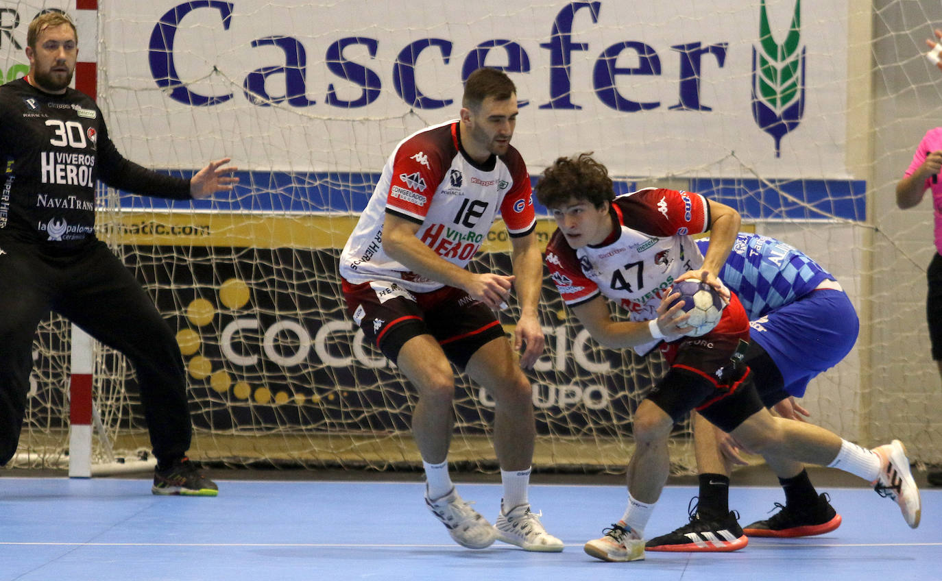 Victoria del Balonmano Nava ante Oviedo. 