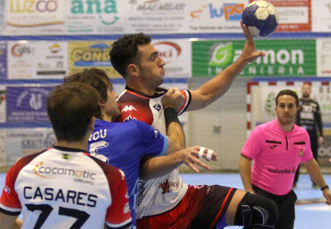 Victoria del Balonmano Nava ante Oviedo. 