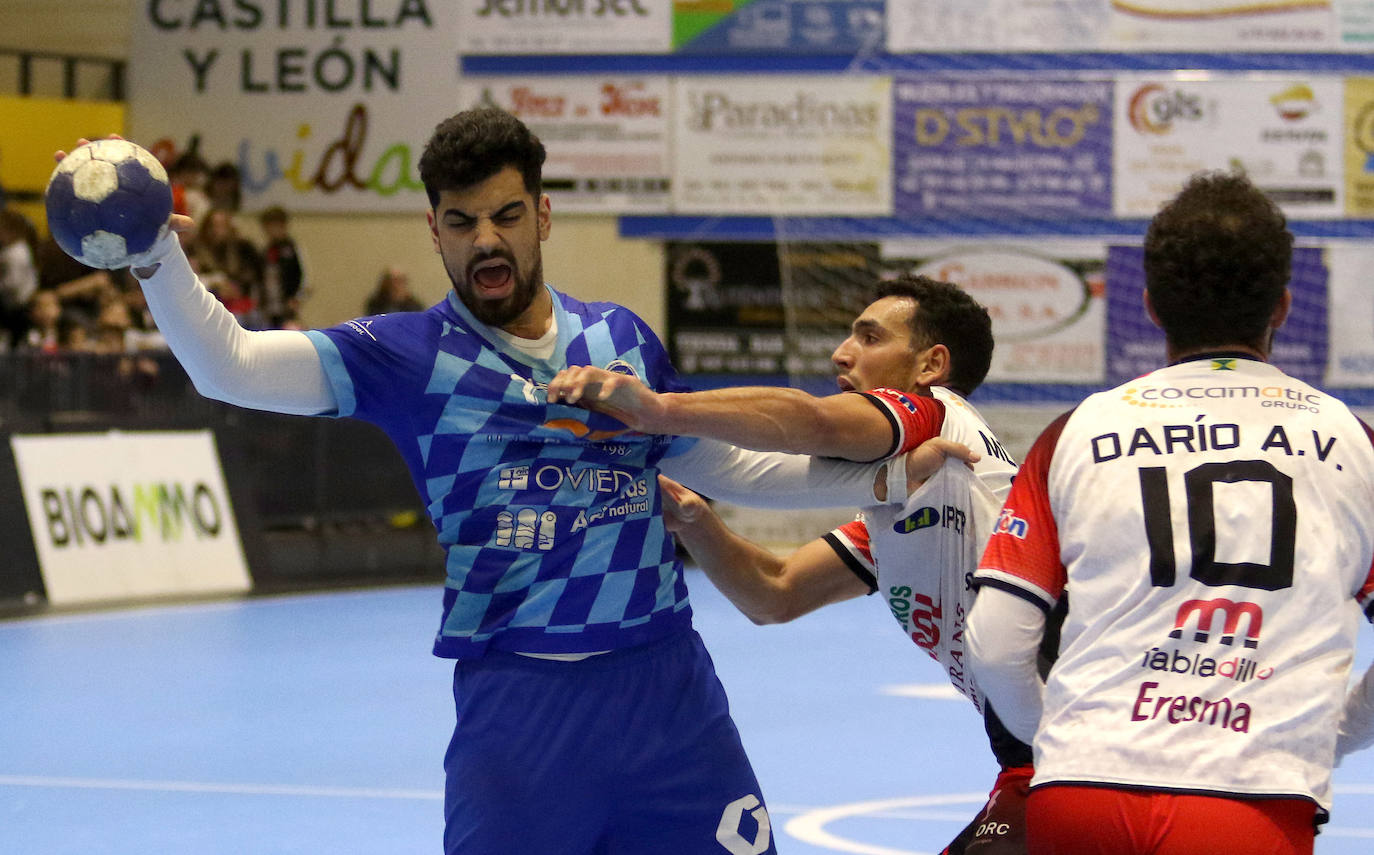 Victoria del Balonmano Nava ante Oviedo. 