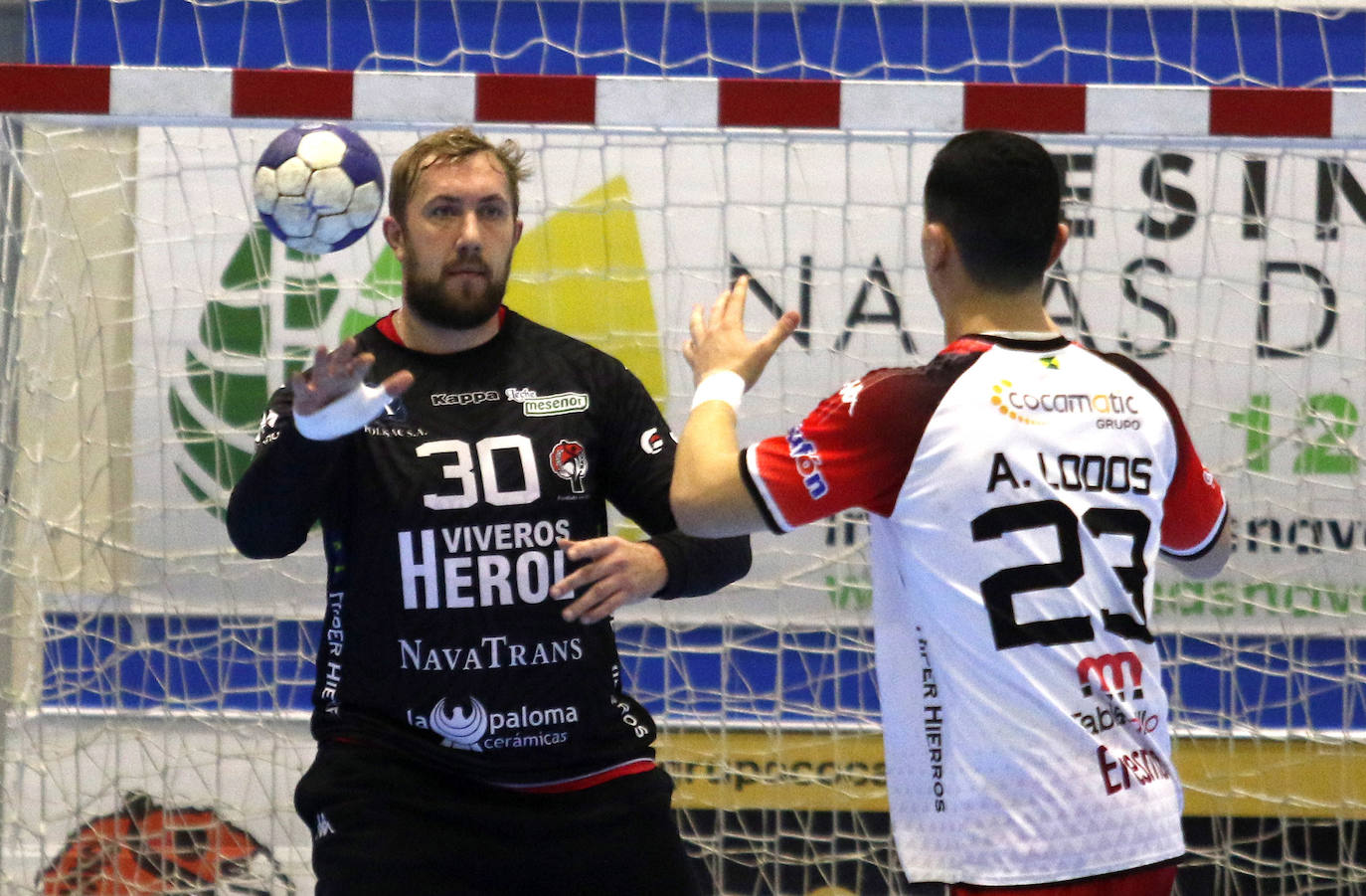 Victoria del Balonmano Nava ante Oviedo. 