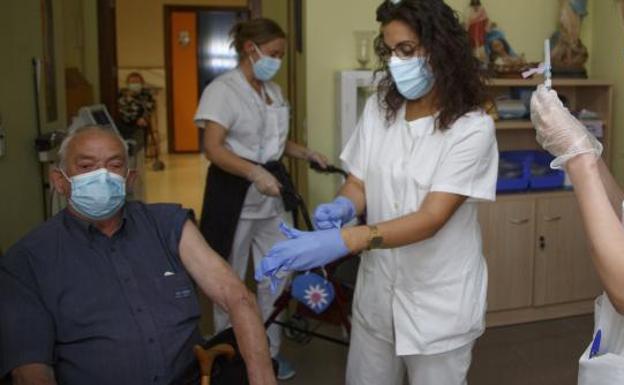 El pico de la gripe llega con cuatro de cada diez mayores de 60 años sin vacunar