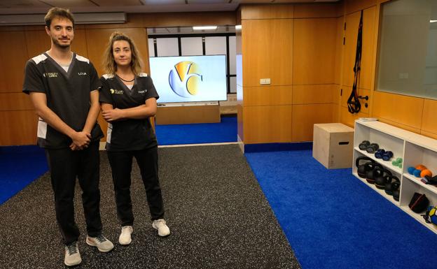 Los fisioterapeutas Marta y Fernando de Vitality Clinics.