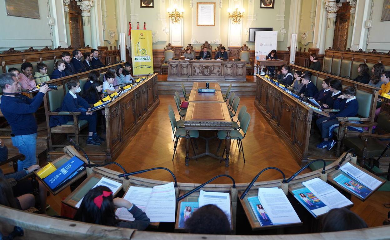 Pleno de la infancia en el Ayuntamiento de Valladolid. 