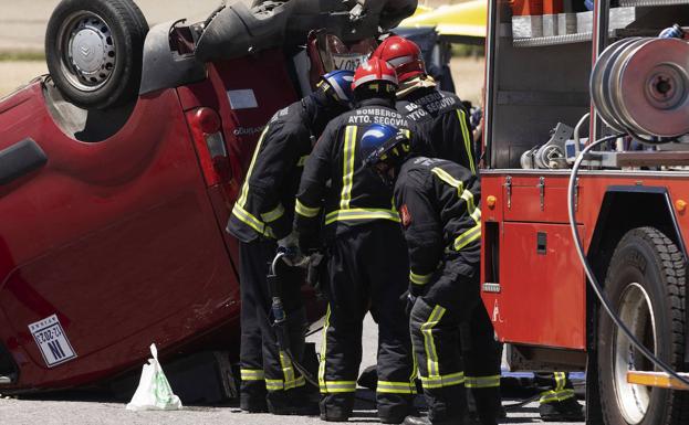 Intervención de los bomberos de Segovia en un accidente en la CL-605.