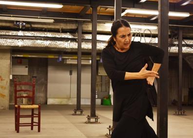 Imagen secundaria 1 - Varios momentos de los espectáculos 'Yo sin ti', 'Cicatrices' y 'La memoria del gesto'. 