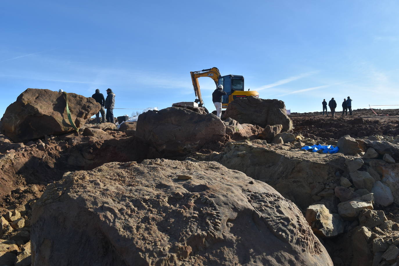 Fotos: Polémica por la extracción de fósiles en el pantano de Aguilar