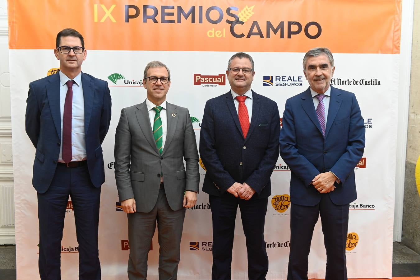 Goyo Ezama, director general de El Norte de Castilla; los consejeros de Industrica, Comercio y Empleo, Mariano Veganzones y el de Agricultura y Desarrollo Rural, Gerardo Dueñas, y el presidente del consejo de Administración de El norte de Castilla, Iñaki Arichabaleta. 