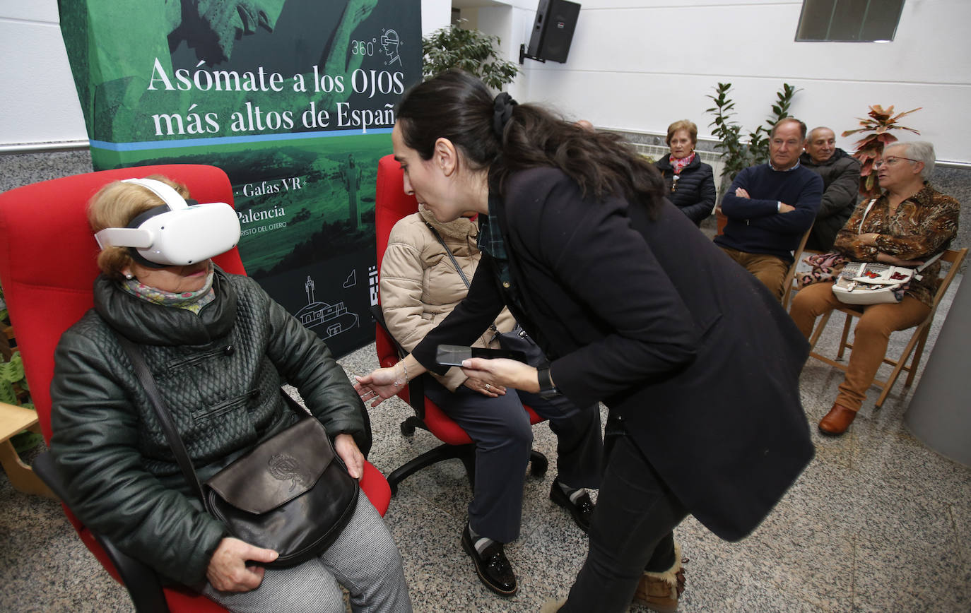 Fotos: Las personas mayores también suben a los ojos del Cristo