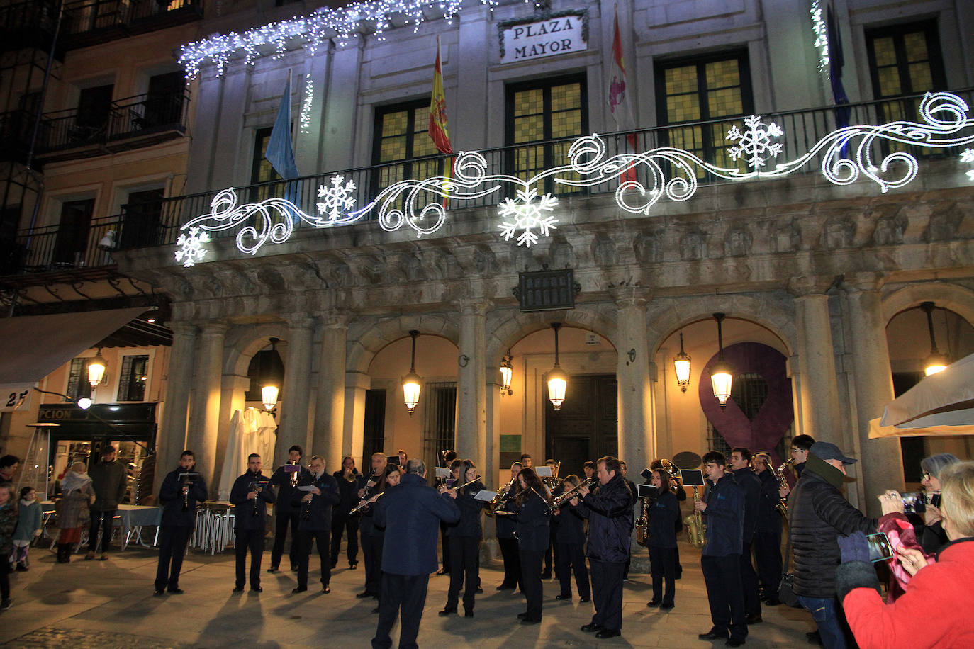 Iluminación navideña en las calles del centro de Segovia.