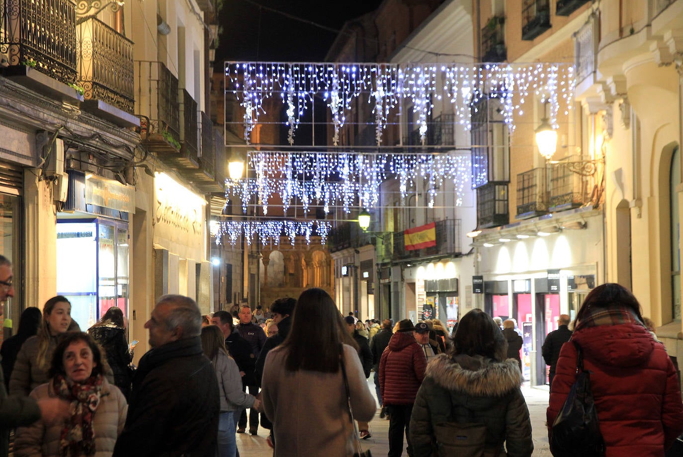 Iluminación navideña en las calles del centro de Segovia.