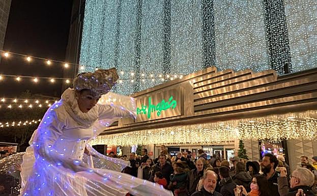Iluminación navideña en El Corte Inglés. 