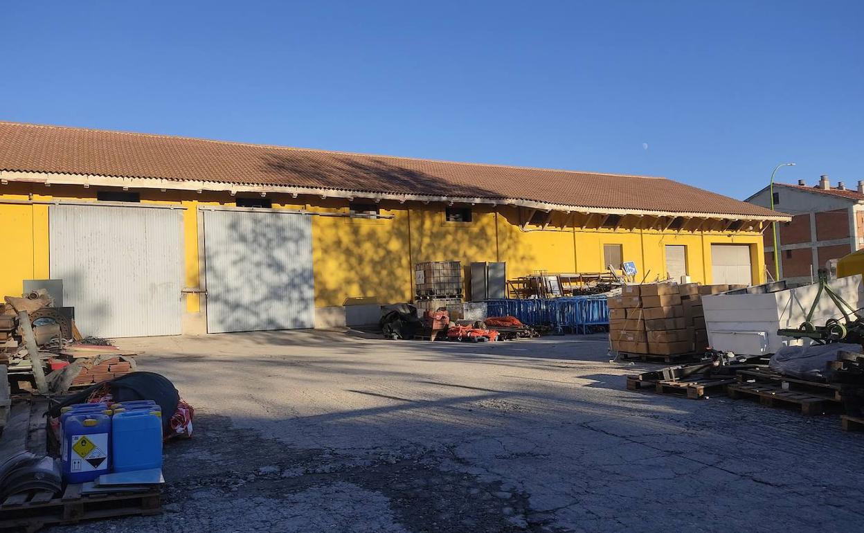 Nave que ocuparán los bomberos. 