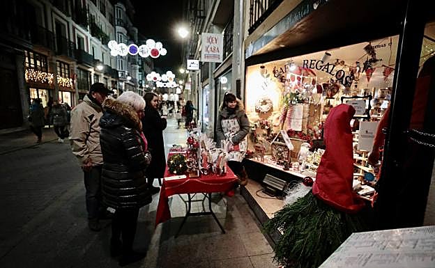 Imagen. Decoración navideña en Platerías. 