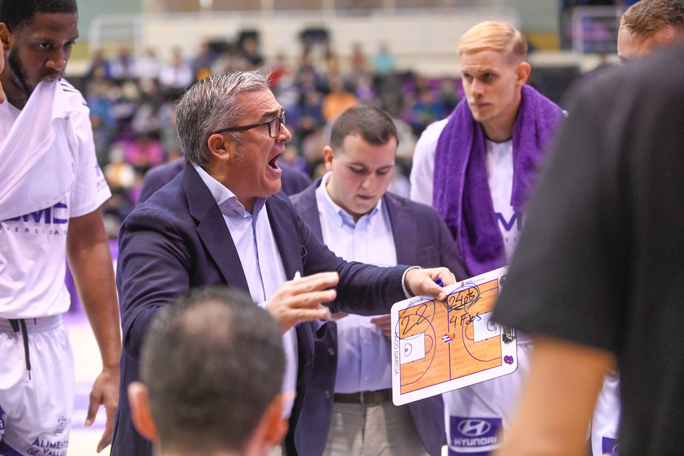 Fotos: Mucho sufrimiento en el enfrentamiento entre el Real Valladolid Baloncesto y el Almansa