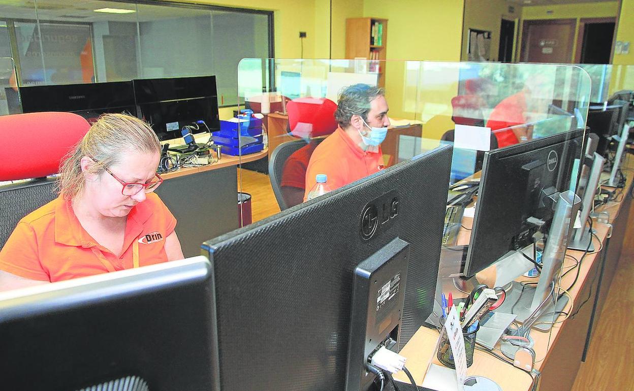 Trabajadores en la empresa Drin Seguridad. 