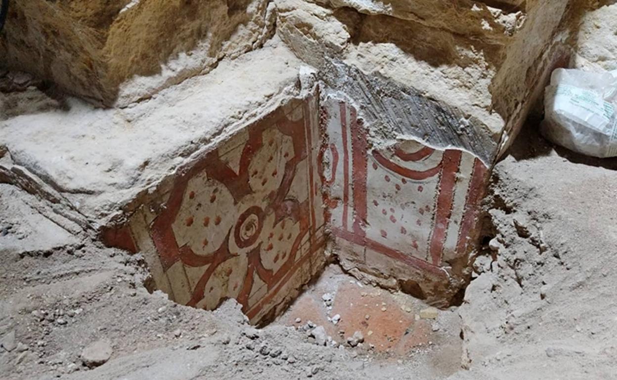 Pinturas murales aparecidas en el castillo. 