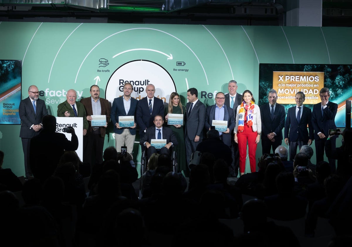 Los galardones fueron entregados por: Juan Manuel Moreno, presidente de la Junta de Andalucía; Reyes Maroto, Ministra de Industria, Comercio y Turismo; Josep María Recasens, Director de Estrategia y Desarrollo de Negocio y José Vicente de los Mozos, Director Industrial Renault Group y Presidente-Director General de Renault España 