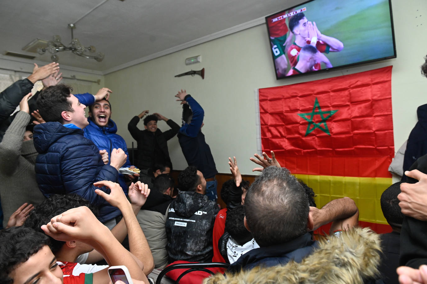 Fotos: Celebración en el barrio de Delicias por la victoria de Marruecos