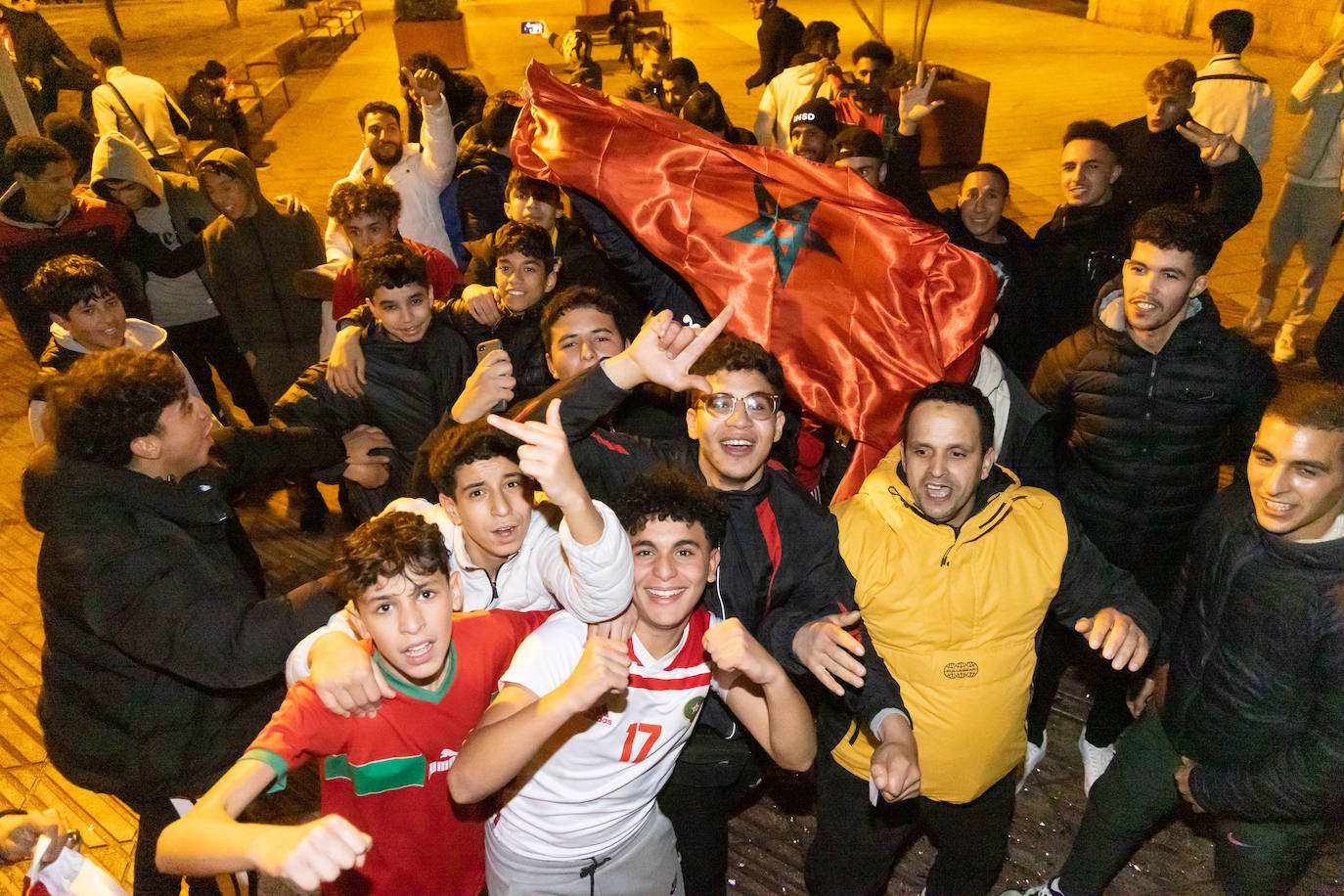 Fotos: Celebración en el barrio de Delicias por la victoria de Marruecos