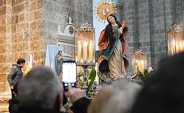 Imagen. Traslado de la Inmaculada desde la Catedral hasta su santuario de Valladolid. 