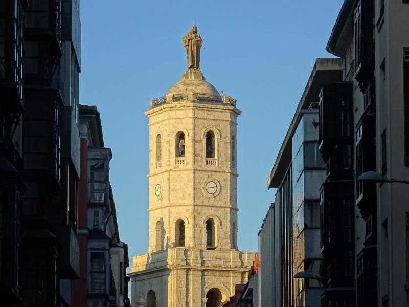 Detalle del reloj de la torre de la catedral