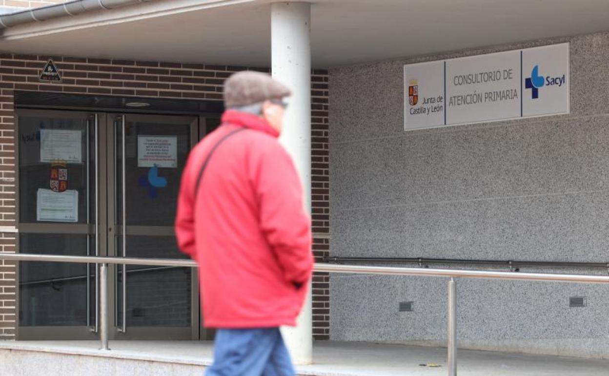 Entrada principal del Consultorio de Atención Primaria de La Cistérniga. 