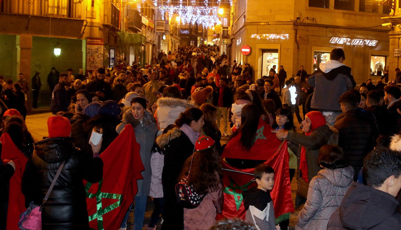 Los marroquíes de Segovia celebran su triunfo en el Mundial. 