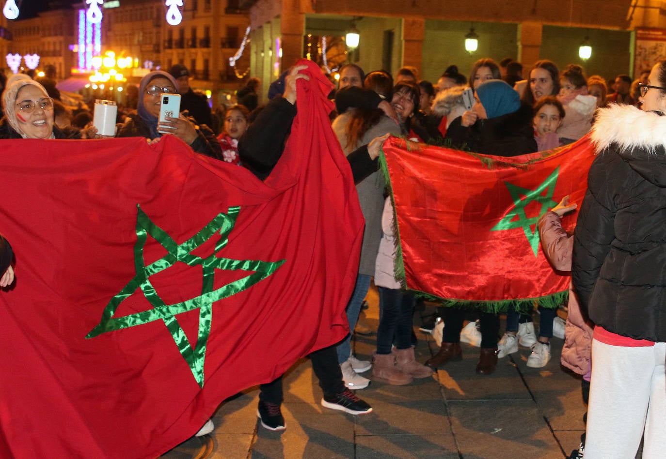 Los marroquíes de Segovia celebran su triunfo en el Mundial. 