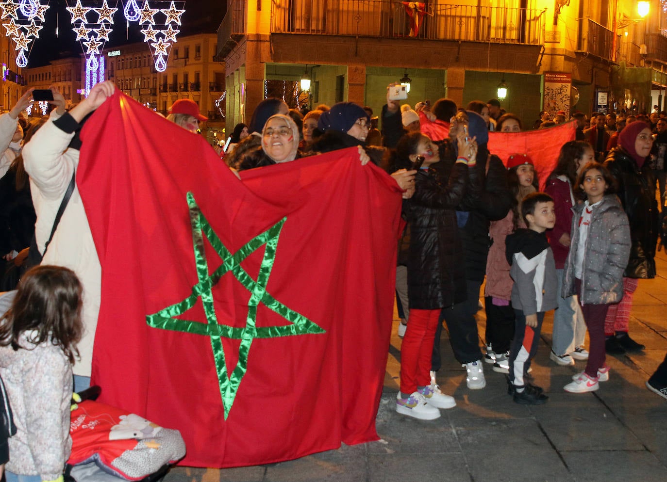 Los marroquíes de Segovia celebran su triunfo en el Mundial. 