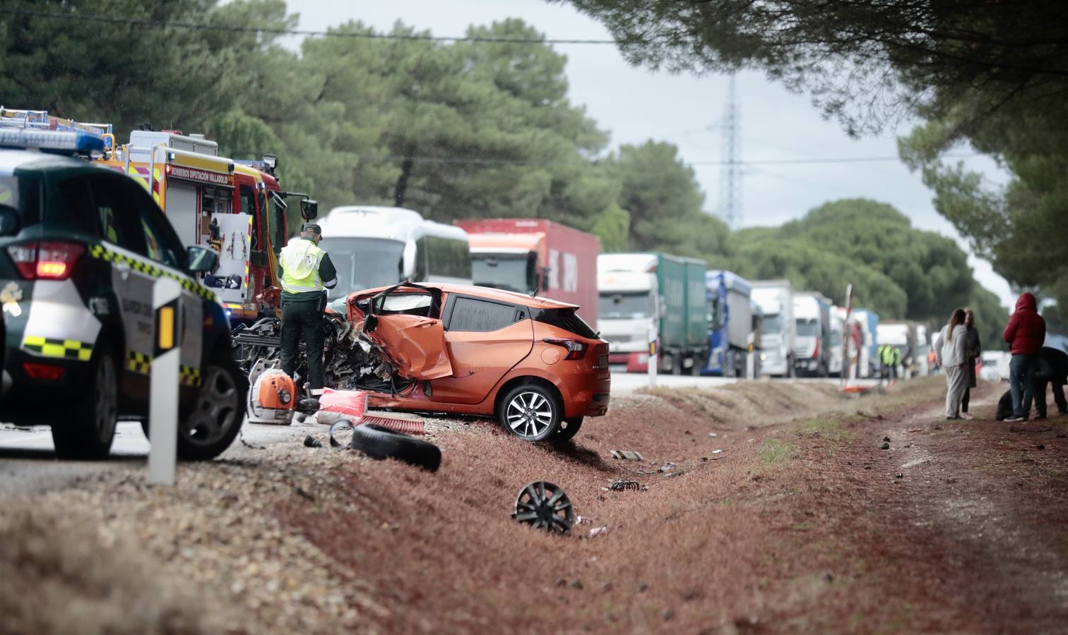 Fotos: Trágico choque frontal entre dos coches en Traspinedo