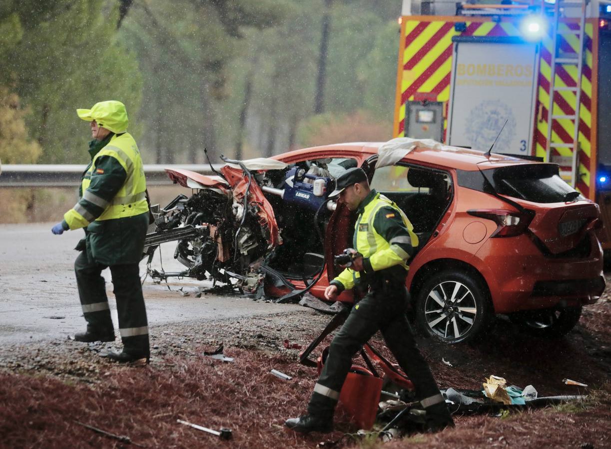 Fotos: Trágico choque frontal entre dos coches en Traspinedo