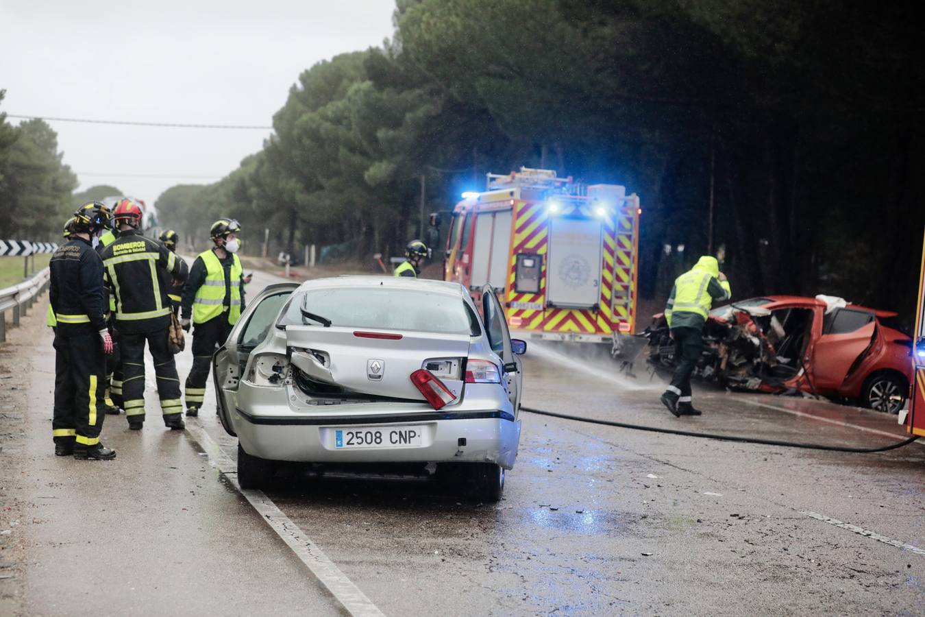 Fotos: Trágico choque frontal entre dos coches en Traspinedo