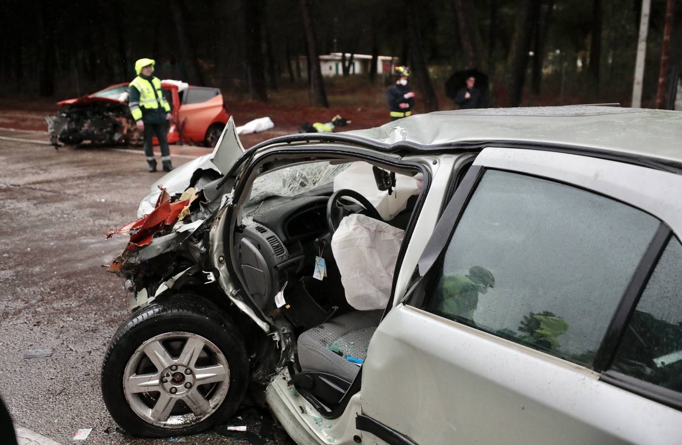 Fotos: Trágico choque frontal entre dos coches en Traspinedo