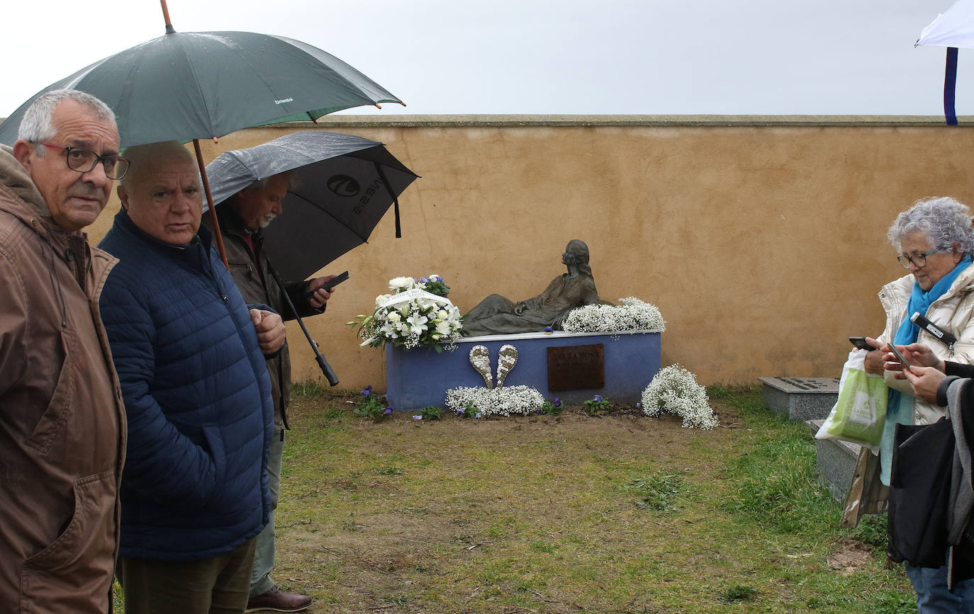 Los restos de Lucía Bosé descansan desde hoy en el cementerio de Brieva. 