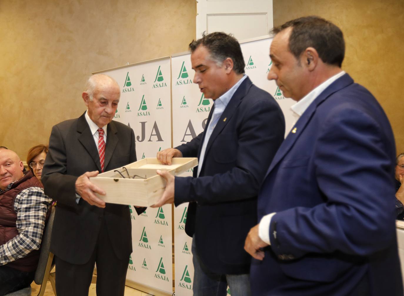 Fotos: Asaja hace balance anual en la comida de Navidad