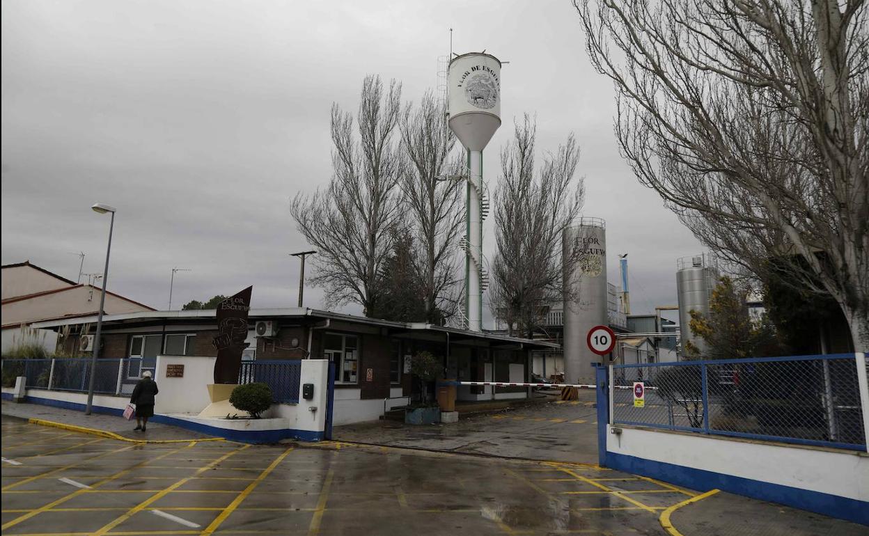 Exterior de la fábrica de quesos Flor de Esgueva de Peñafiel. 