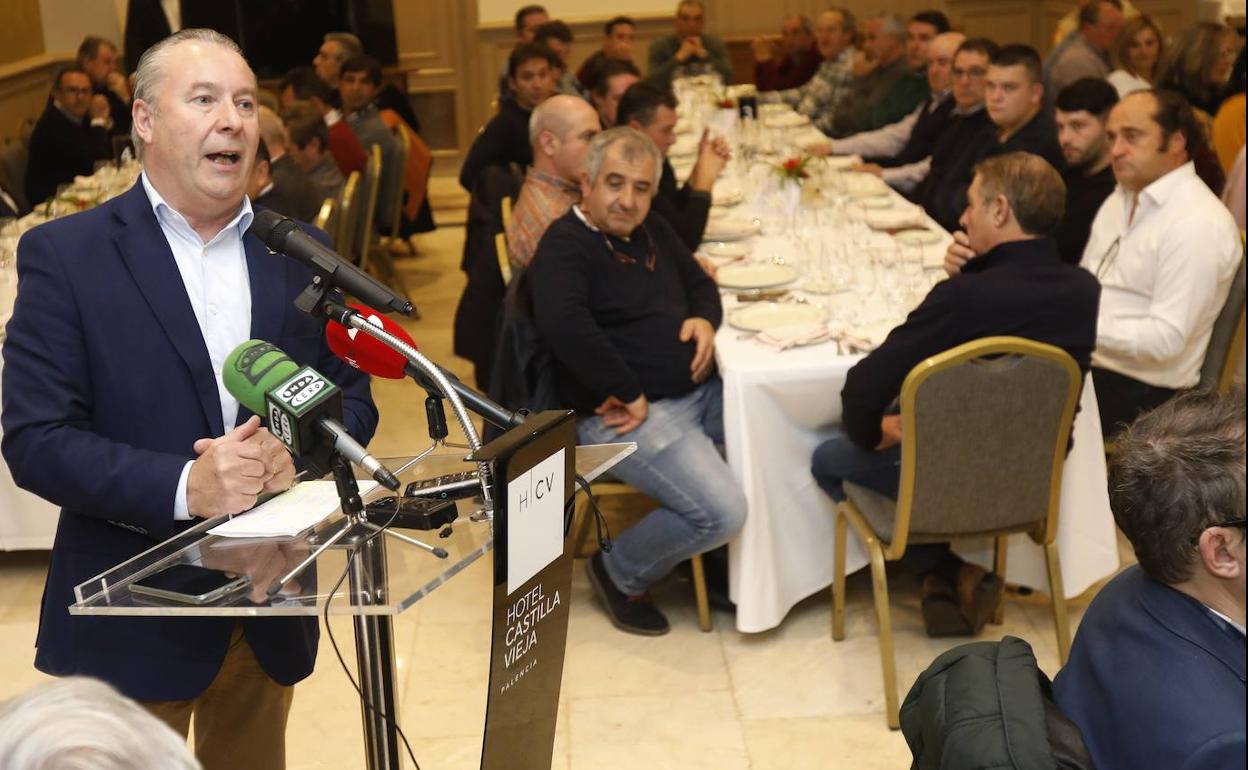 Donaciano Dujo, durante su intervención en la comida anual de socios en el hotel Castilla Vieja.