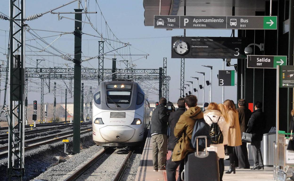 Andén de la estación de tren de Medina del Campo. 